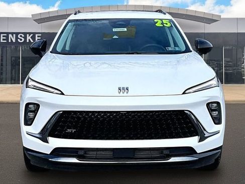 Certified 2025 Buick Envision Sport Touring image 3