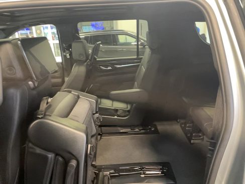 Used 2024 GMC Yukon XL Denali w/ Advanced Technology Package image 23