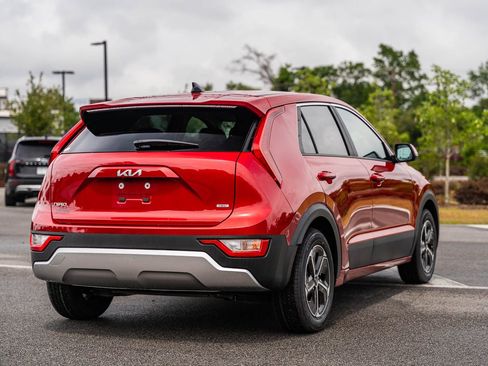 Used 2024 Kia Niro LX FWD image 7