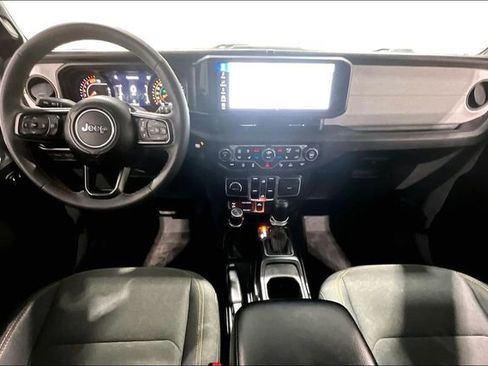 Used 2024 Jeep Wrangler Willys image 7