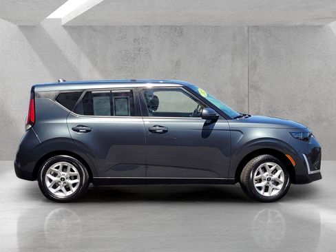 Used 2025 Kia Soul LX w/ LX Technology Package FWD image 4