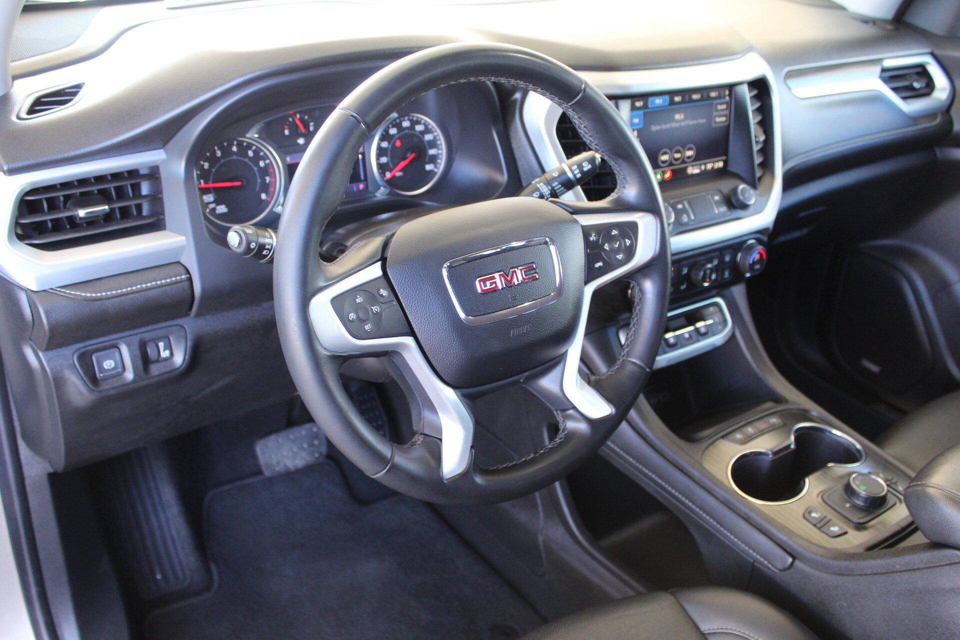 Used 2023 GMC Acadia SLT FWD image 31