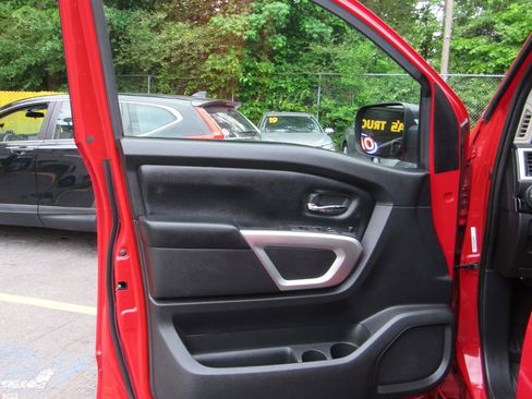 Used 2021 Nissan Titan SV w/ Accessory Utility Package image 11