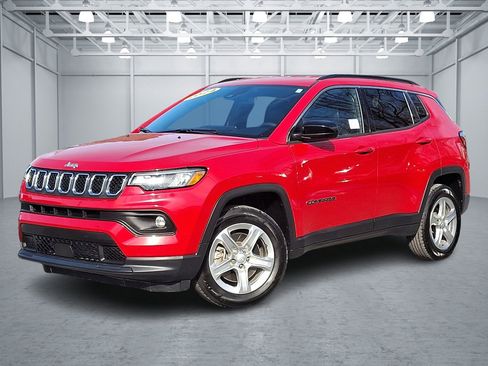 Used 2024 Jeep Compass Latitude image 1