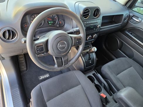 Used 2011 Jeep Compass 2WD image 7