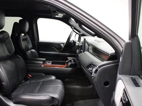 Used 2023 Lincoln Navigator Reserve AWD/4WD image 16