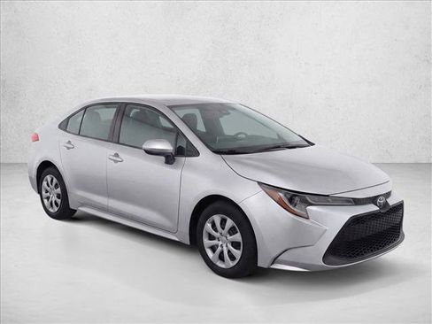 Used 2022 Toyota Corolla LE image 3