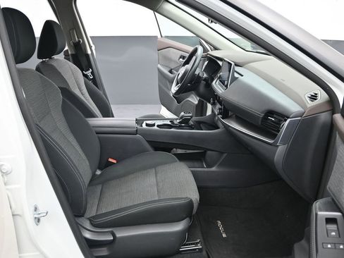 Used 2022 Nissan Rogue SV image 13