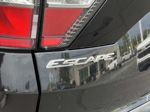 Used 2018 Ford Escape Titanium w/ Ford Safe & Smart Package AWD/4WD image 31