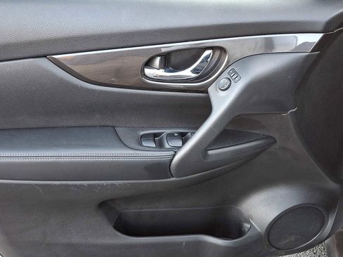 Used 2020 Nissan Rogue SV image 12