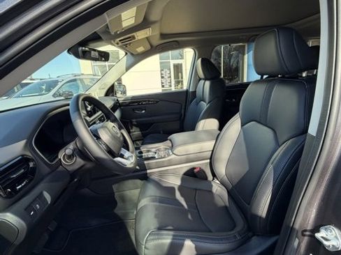 New 2025 Honda Pilot Touring image 4