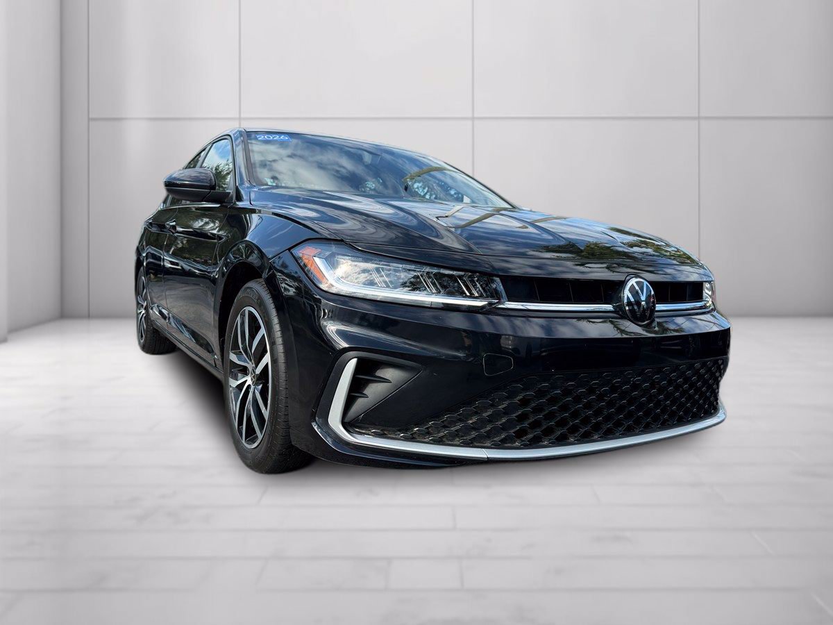 Used 2026 Volkswagen Jetta SE FWD image 2