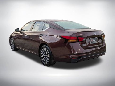 Used 2024 Nissan Altima 2.5 SV FWD image 6