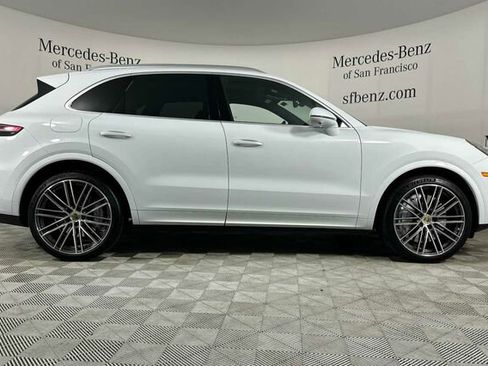 Used 2019 Porsche Cayenne Turbo image 3