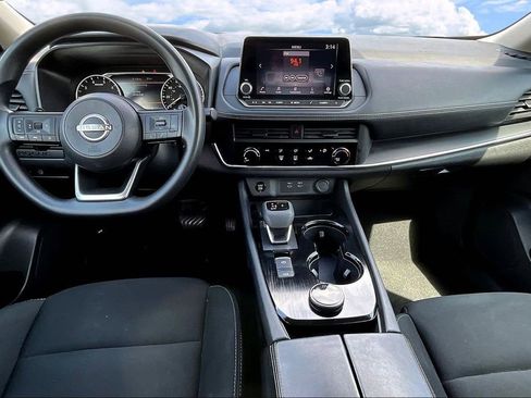 Used 2024 Nissan Rogue S image 9