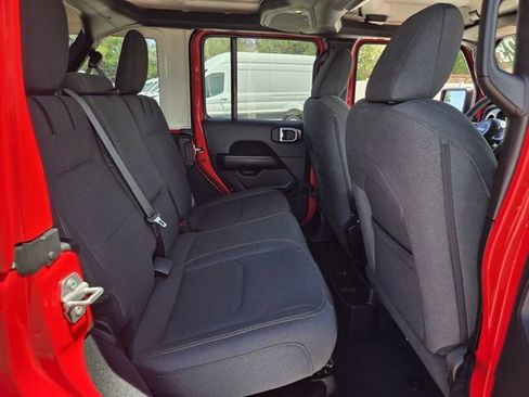 Used 2025 Jeep Wrangler Unlimited Sahara AWD/4WD image 20