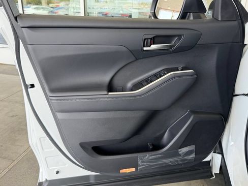 New 2026 Toyota Highlander XLE AWD/4WD image 15