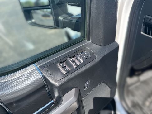 Used 2017 Ford F150 XLT w/ Equipment Group 302A Luxury AWD/4WD image 15