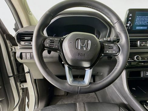 Used 2024 Honda Pilot Touring image 11