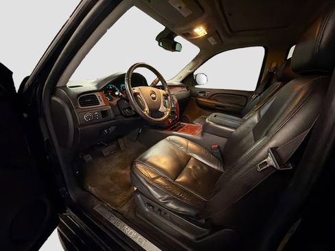 Used 2009 Chevrolet Tahoe LTZ image 19