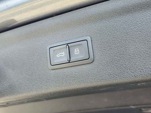 Used 2018 Audi Q3 2.0T Premium w/ Convenience Package image 15