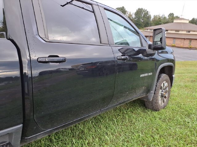 Used 2024 Chevrolet Silverado 2500 LT AWD/4WD image 9
