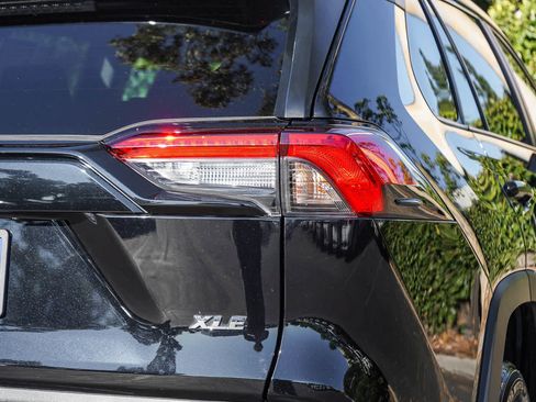 Used 2025 Toyota RAV4 XLE FWD image 7