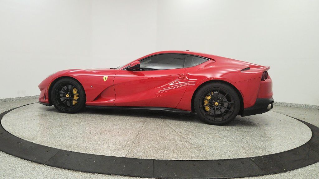 Used 2018 Ferrari 812 Superfast RWD image 4