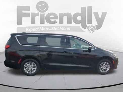 Certified 2024 Chrysler Pacifica Touring-L image 6