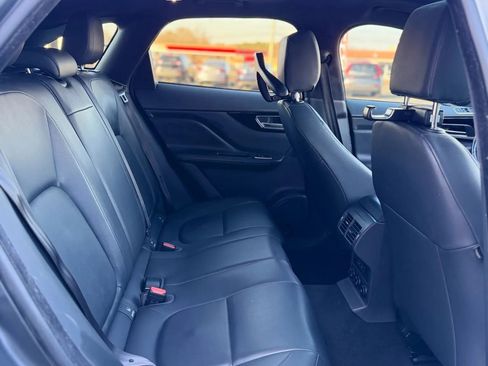 Used 2019 Jaguar F-PACE Premium image 15