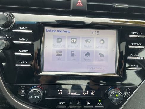 Used 2018 Toyota Camry XSE image 19