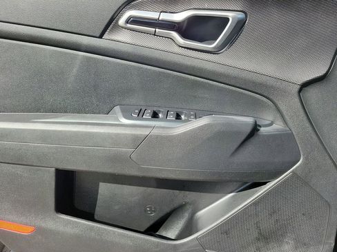 Used 2025 Kia Sportage LX image 15