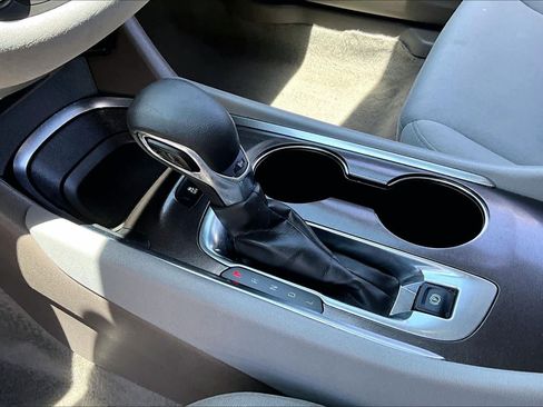Used 2024 Chevrolet Malibu LT FWD image 16