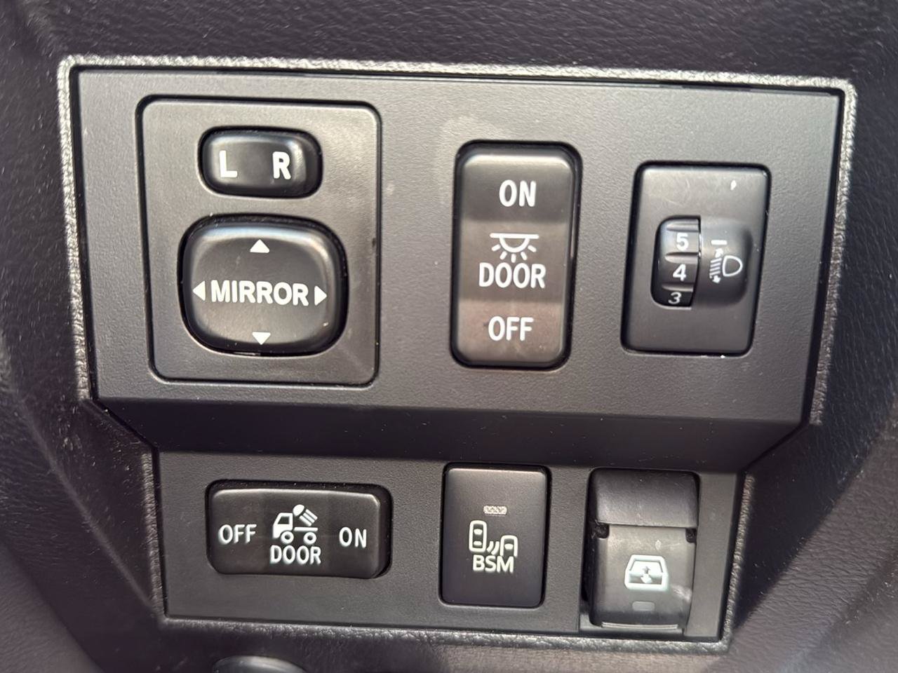 Used 2015 Toyota Tundra Limited AWD/4WD image 28