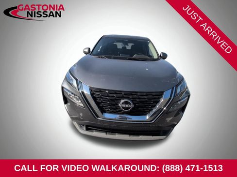 Used 2023 Nissan Rogue SV image 1