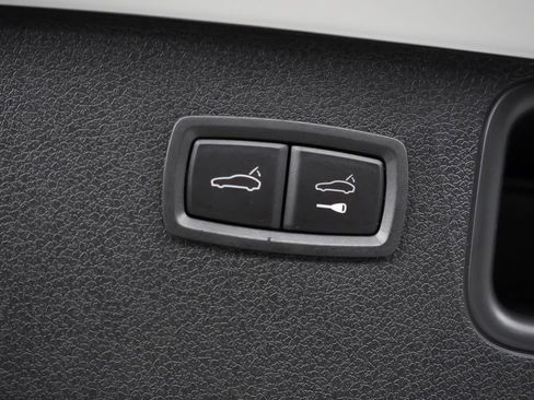 Certified 2026 Porsche Macan AWD/4WD image 14