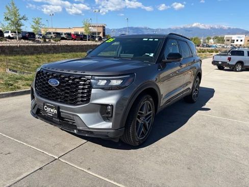 Used 2025 Ford Explorer ST-Line w/ ST-Line Street Pack AWD/4WD image 3