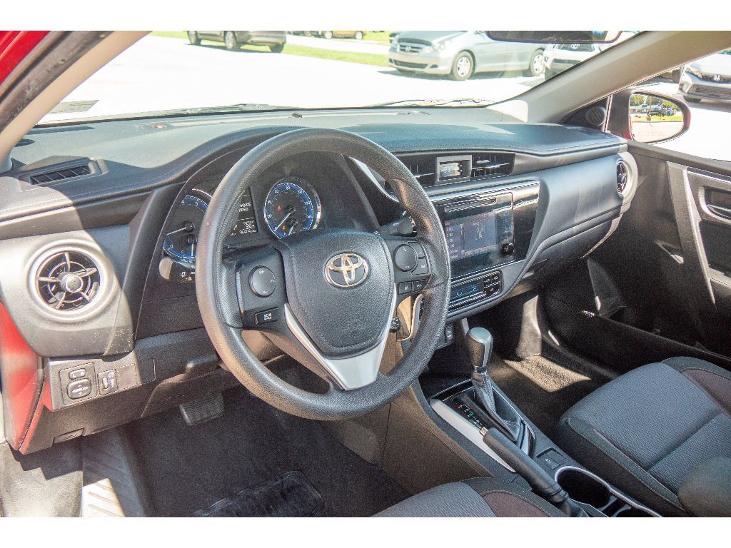 Used 2018 Toyota Corolla LE FWD image 12