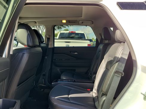 Certified 2024 Nissan Pathfinder SL w/ SL Premium Package FWD image 12