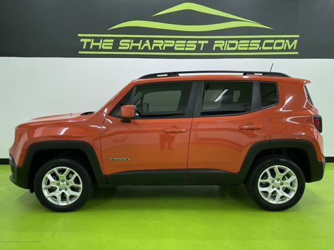 Used 2018 Jeep Renegade Latitude w/ Cold Weather Group image 6