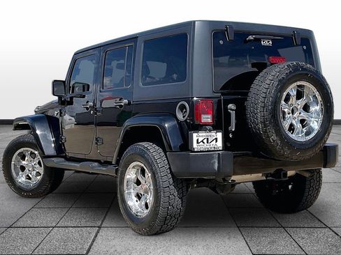 Used 2016 Jeep Wrangler Unlimited Sahara w/ Connectivity Group AWD/4WD image 11