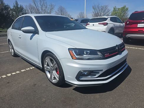 Used 2017 Volkswagen Jetta GLI image 3