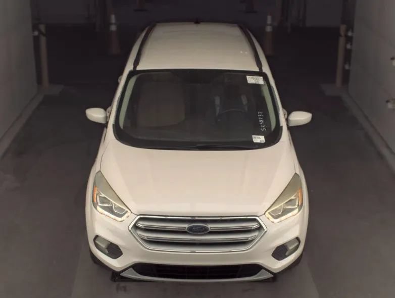 Used 2018 Ford Escape SEL FWD image 3