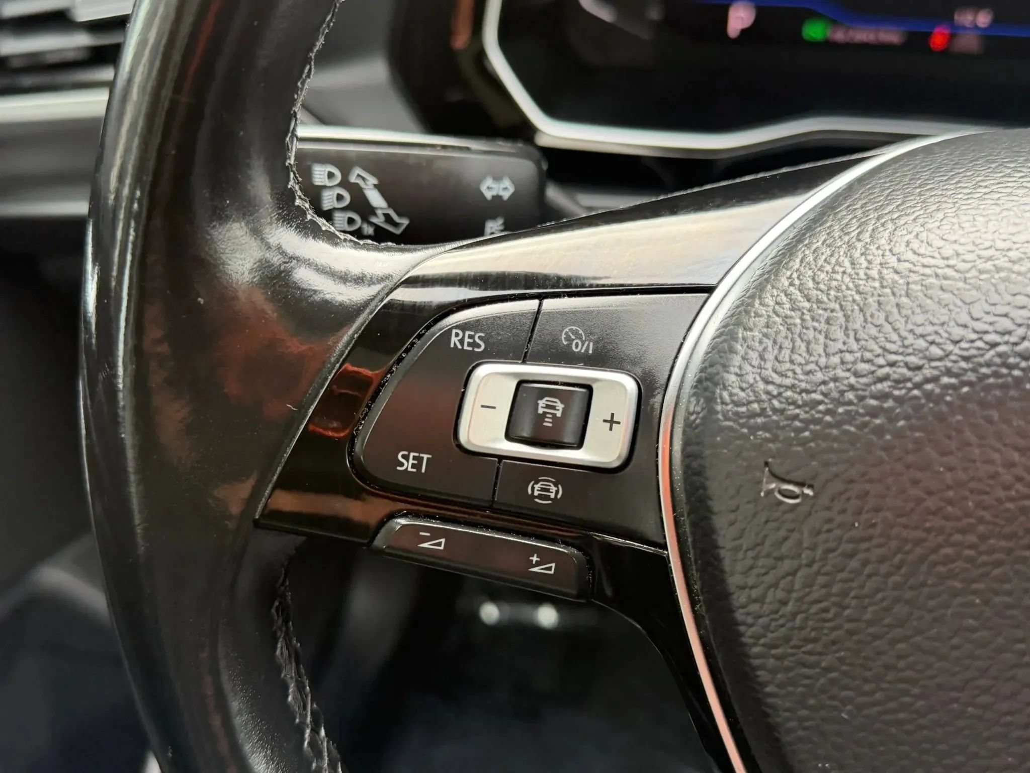 Used 2019 Volkswagen Jetta SEL FWD image 25