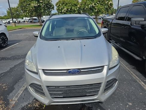 Used 2015 Ford Escape SE w/ Equipment Group 201A FWD image 2