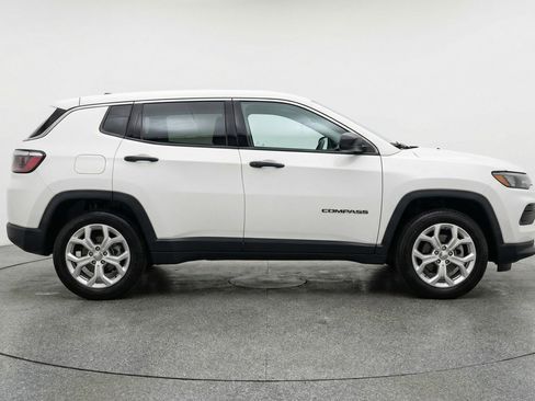 Used 2025 Jeep Compass Latitude AWD/4WD image 11