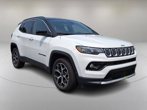 Used 2025 Jeep Compass Limited AWD/4WD image 2