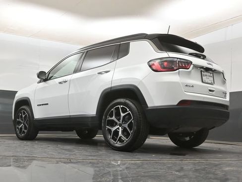 Used 2025 Jeep Compass Limited AWD/4WD image 14