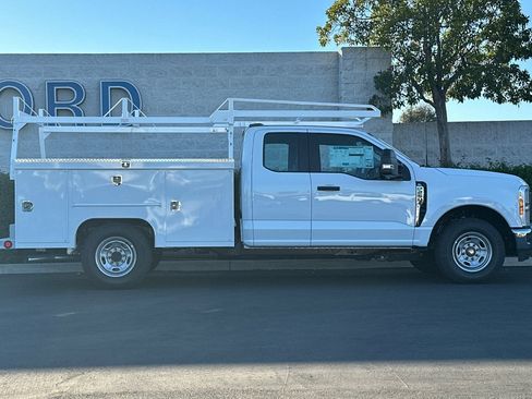 New 2026 Ford F250 XL w/ XL Chrome Package image 3