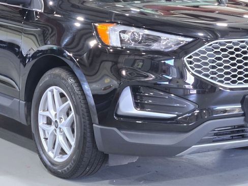 Used 2023 Ford Edge SEL image 3